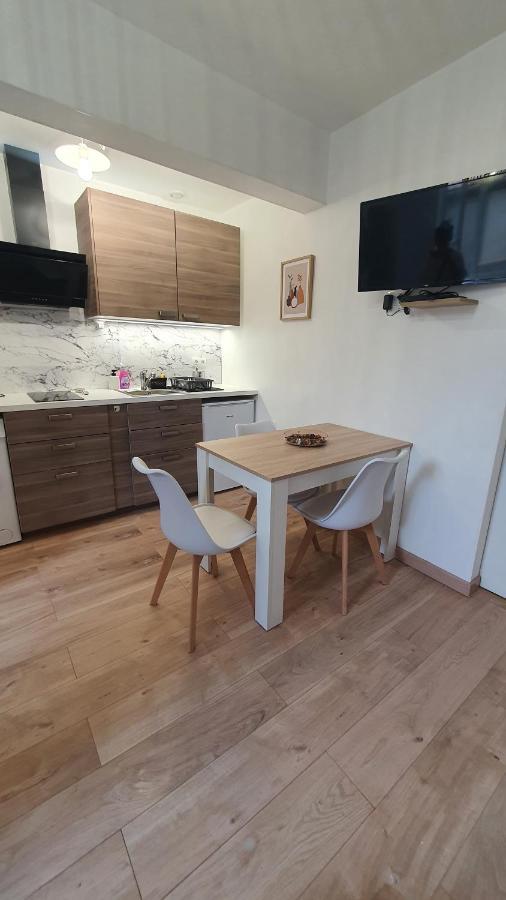 Appartement Cosy Entier, Parking Gratuit Dans La Rue Dijon Kültér fotó